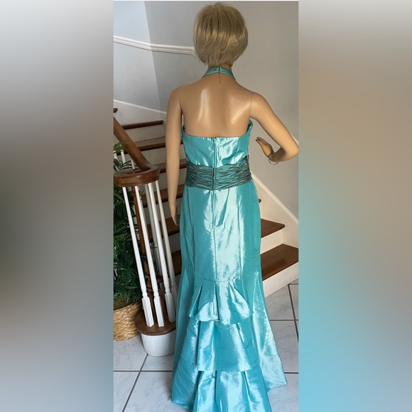 Beautiful Turquoise/Mardi Formal Gown by Private Collection Size 10 - Picture 2 of 13
